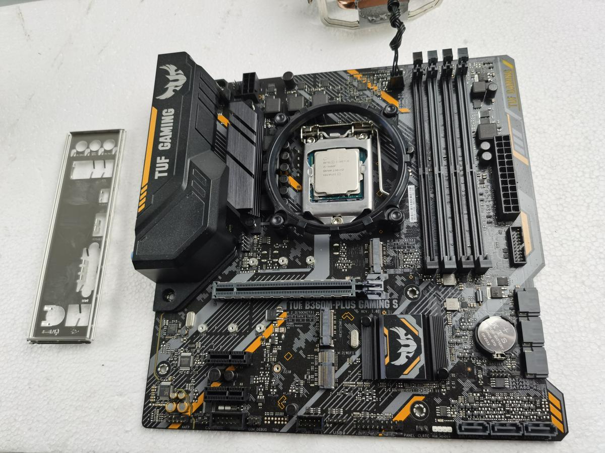 i59400华硕b360套装成色冲新原装挡板齐全主板u1250元送塔风扇铜管